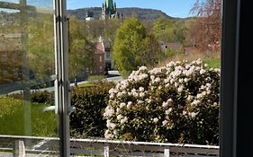 Private House-Terrace-Garden -Parking-Wifi-Smarttv